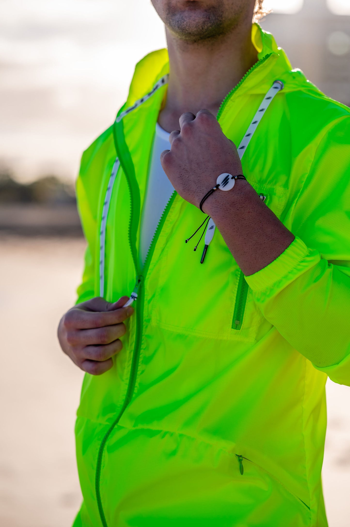 WINDBREAKER NEON 2021
